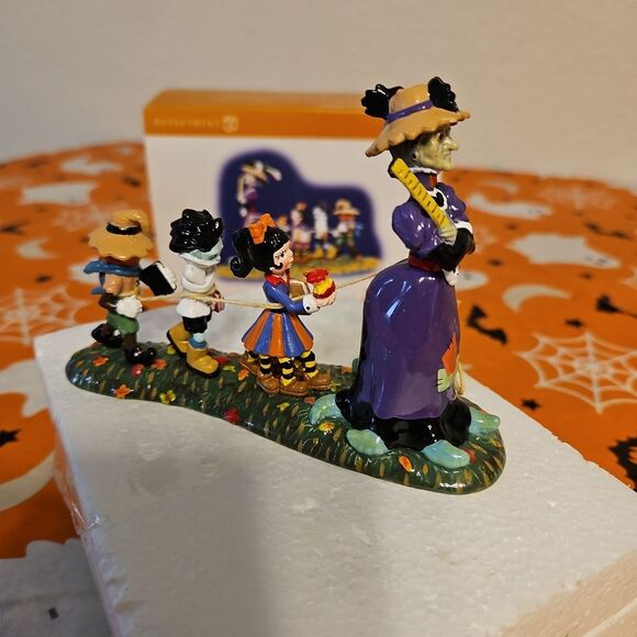 Department 56 Halloween "Little Ghouls' Field Trip" Village Figurine Table Decor - Picture 6 of 8